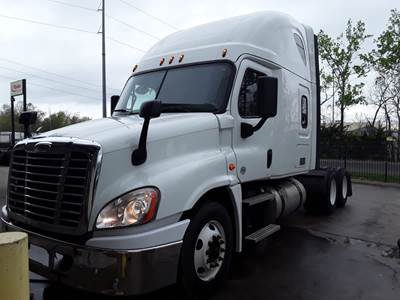 Freightliner Cascadia 125 Sleeper Semi Truck - 70" Condo Sleeper, 455HP, 12 Speed Automatic