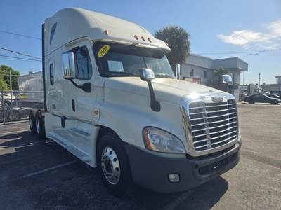 Freightliner Cascadia 125 Sleeper Semi Truck - 80" Condo Sleeper, 475HP, 12 Speed Automatic