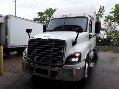 Freightliner Cascadia 125 Sleeper Semi Truck - 70" Condo Sleeper, 455HP, 12 Speed Automatic