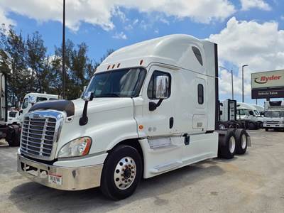Freightliner Cascadia 125 Sleeper Semi Truck - 72" Condo Sleeper, 455HP, 10 Speed Manual