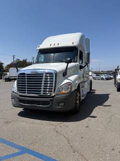 Freightliner Cascadia 125 Sleeper Semi Truck - 72" Condo Sleeper, 455HP, 12 Speed Automatic