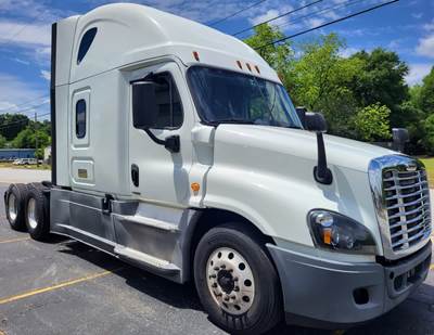 Freightliner Cascadia 125 Sleeper Semi Truck - 72" Condo Sleeper, 400HP, 12 Speed Automatic