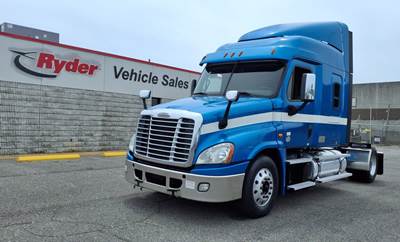 Freightliner Cascadia 125 Single Axle Sleeper Semi Truck - 60" Mid Roof Sleeper, 455HP, 10 Speed Manual