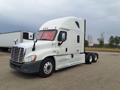 Freightliner Cascadia 125 Sleeper Semi Truck - 73" Condo Sleeper, 455HP, 10 Speed Manual