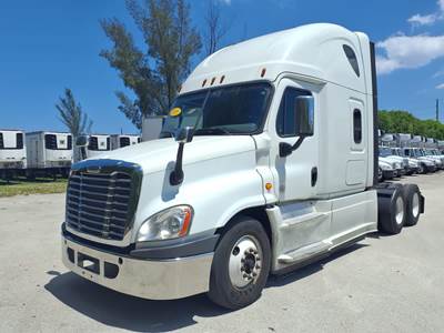 Freightliner Cascadia 125 Sleeper Semi Truck - 90" Condo Sleeper, 450HP, 10 Speed Manual