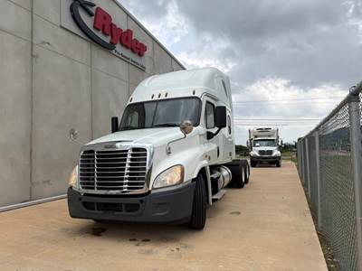 Freightliner Cascadia 125 Sleeper Semi Truck - 73" Condo Sleeper, 455HP, 12 Speed Automatic
