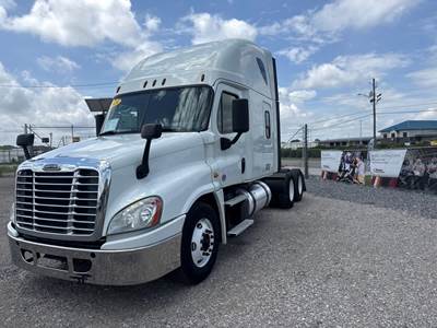 Freightliner Cascadia 125 Sleeper Semi Truck - 48" Condo Sleeper, 455HP, 12 Speed Automatic