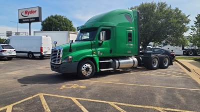 Freightliner Cascadia 125 Sleeper Semi Truck - 72" Condo Sleeper, 450HP, 10 Speed Manual