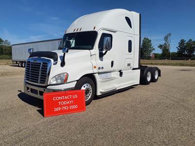 Freightliner Cascadia 125 Sleeper Semi Truck - 73" Condo Sleeper, 455HP, 10 Speed Manual