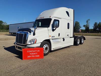 Freightliner Cascadia 125 Sleeper Semi Truck - 73" Condo Sleeper, 455HP, 10 Speed Manual