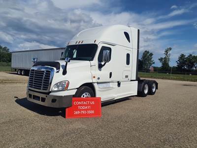 Freightliner Cascadia 125 Sleeper Semi Truck - 73" Condo Sleeper, 455HP, 10 Speed Manual