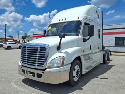 Freightliner Cascadia 125 Sleeper Semi Truck - 72" Condo Sleeper, 475HP, 12 Speed Automatic