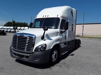 Freightliner Cascadia 125 Sleeper Semi Truck - 80" Condo Sleeper, 400HP, 12 Speed Automatic