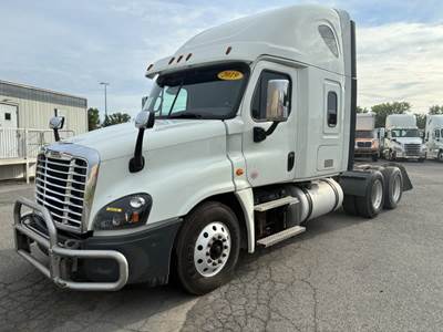 Freightliner Cascadia 125 Sleeper Semi Truck - 60" Condo Sleeper, 450HP, 10 Speed Manual