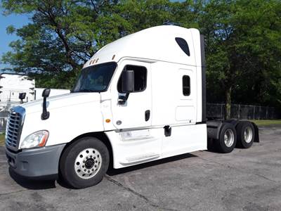 Freightliner Cascadia 125 Sleeper Semi Truck - 76" Condo Sleeper, 455HP, 12 Speed Automatic
