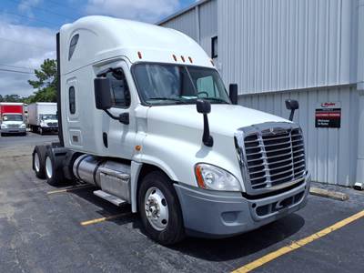 Freightliner Cascadia 125 Sleeper Semi Truck - 74" Condo Sleeper, 450HP, 10 Speed Automatic