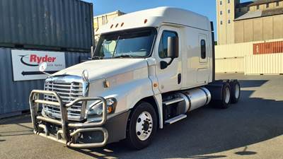 Freightliner Cascadia 125 Sleeper Semi Truck - 72" Mid Roof Sleeper, 475HP, 10 Speed Manual