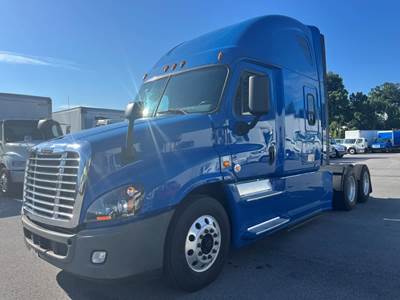 Freightliner Cascadia 125 Sleeper Semi Truck - 73" Condo Sleeper, 455HP, 10 Speed Manual
