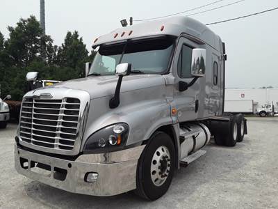 Freightliner Cascadia 125 Sleeper Semi Truck - 80" Mid Roof Sleeper, 500HP, 13 Speed Manual