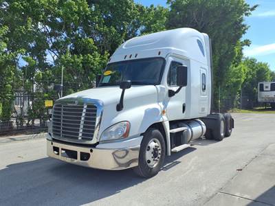 Freightliner Cascadia 125 Sleeper Semi Truck - 72" Condo Sleeper, 455HP, 12 Speed Automatic
