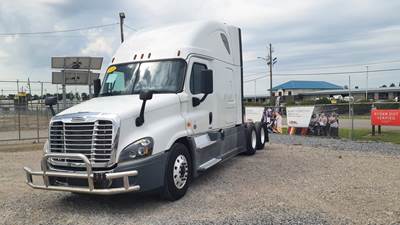 Freightliner Cascadia 125 Sleeper Semi Truck - 37" Condo Sleeper, 400HP, 12 Speed Automatic