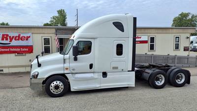 Freightliner Cascadia 125 Sleeper Semi Truck - 52" Condo Sleeper, 455HP, 12 Speed Automatic