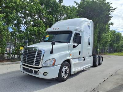 Freightliner Cascadia 125 Sleeper Semi Truck - 72" Condo Sleeper, 455HP, 10 Speed Manual