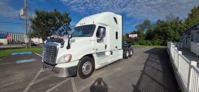 Freightliner Cascadia 125 Sleeper Semi Truck - 73" Condo Sleeper, 455HP, 10 Speed Manual