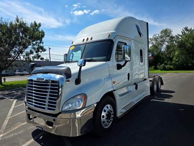 Freightliner Cascadia 125 Sleeper Semi Truck - 72" Condo Sleeper, 455HP, 10 Speed Manual