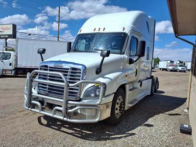 Freightliner Cascadia 125 Sleeper Semi Truck - 70" Condo Sleeper, 455HP, 12 Speed Automatic
