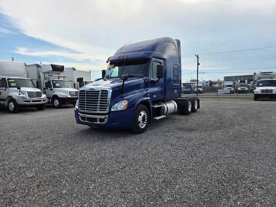 Freightliner Cascadia 125 Sleeper Semi Truck - 48" Condo Sleeper, 450HP, 10 Speed Manual