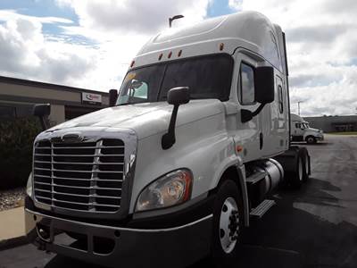 Freightliner Cascadia 125 Sleeper Semi Truck - 36" Condo Sleeper, 455HP, 12 Speed Automatic