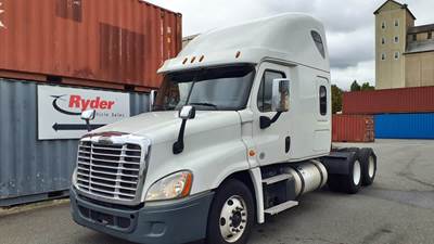 Freightliner Cascadia 125 Sleeper Semi Truck - 82" Condo Sleeper, 455HP, 10 Speed Manual