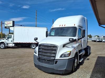 Freightliner Cascadia 125 Sleeper Semi Truck - 62" Condo Sleeper, 455HP, 12 Speed Automatic