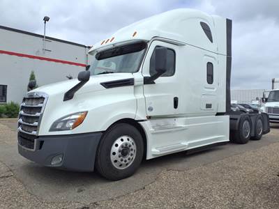 Freightliner Cascadia 126 Sleeper Semi Truck - 70" Condo Sleeper, 455HP, 12 Speed Automatic