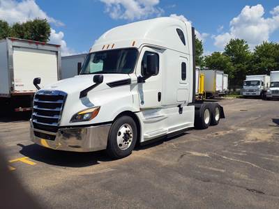 Freightliner Cascadia 126 Sleeper Semi Truck - 72" Condo Sleeper, 455HP, 12 Speed Automatic