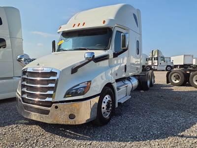 Freightliner Cascadia 126 Sleeper Semi Truck - 36" Condo Sleeper, 475HP, 12 Speed Automatic