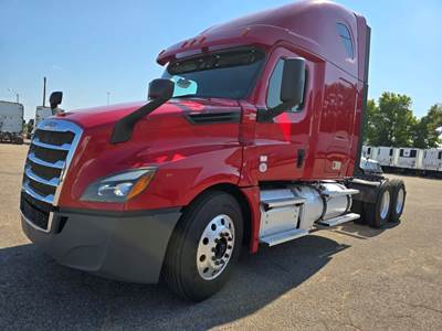 Freightliner Cascadia 126 Sleeper Semi Truck - 60" Condo Sleeper, 505HP, 6 Speed Automatic
