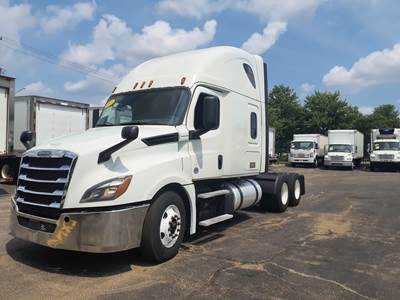 Freightliner Cascadia 126 Sleeper Semi Truck - 72" Condo Sleeper, 455HP, 12 Speed Automatic