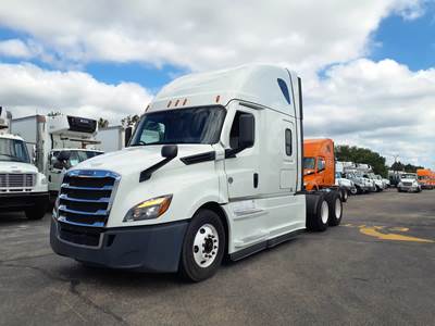 Freightliner Cascadia 126 Sleeper Semi Truck - 72" Condo Sleeper, 455HP, 12 Speed Automatic