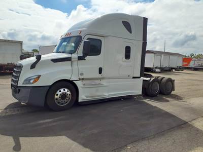 Freightliner Cascadia 126 Sleeper Semi Truck - 73" Condo Sleeper, 400HP, 12 Speed Automatic
