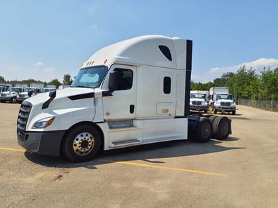 Freightliner Cascadia 126 Sleeper Semi Truck - 73" Condo Sleeper, 400HP, 12 Speed Automatic