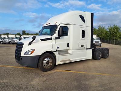 Freightliner Cascadia 126 Sleeper Semi Truck - 73" Condo Sleeper, 400HP, 12 Speed Automatic