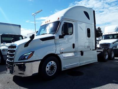 Freightliner Cascadia 126 Sleeper Semi Truck - 72" Condo Sleeper, 455HP, 12 Speed Automatic