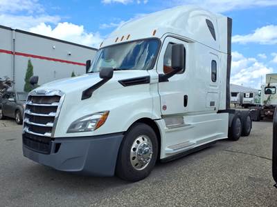 Freightliner Cascadia 126 Sleeper Semi Truck - 72" Condo Sleeper, 455HP, 12 Speed Automatic