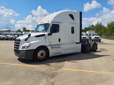 Freightliner Cascadia 126 Sleeper Semi Truck - 73" Condo Sleeper, 400HP, 12 Speed Automatic
