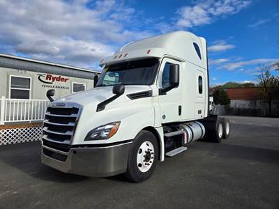 Freightliner Cascadia 126 Sleeper Semi Truck - 70" Condo Sleeper, 455HP, 12 Speed Automatic
