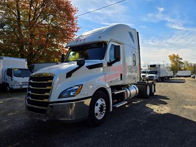 Freightliner Cascadia 126 Sleeper Semi Truck - 70" Condo Sleeper, 455HP, 12 Speed Automatic
