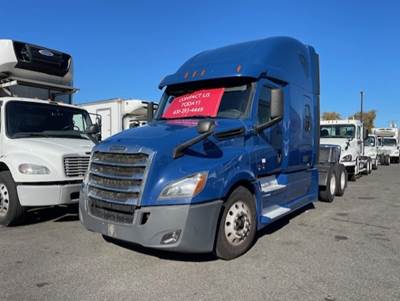 Freightliner Cascadia 126 Sleeper Semi Truck - 72" Condo Sleeper, 505HP, 10 Speed Manual