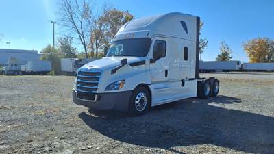 Freightliner Cascadia 126 Sleeper Semi Truck - 70" Condo Sleeper, 455HP, 12 Speed Automatic